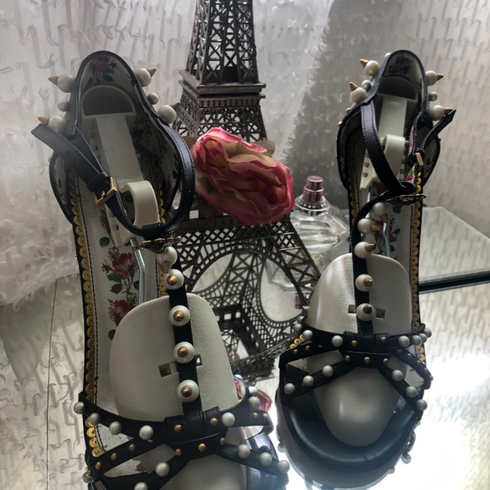 Gucci pearl heels